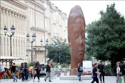Entre juin et octobre, des sculptures de Plensa ont t installes dans le centre-ville de Bordeaux. Combien taient-elles ?