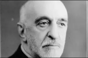 N  Neuilly-sur-Seine le 15 juillet 1867, mdecin et explorateur, j'explore et cartographie durant ma vie des milliers de kilomtres de la zone polaire. Je dcde lors d'une expdition le 16 septembre 1936 des suites d'une tempte au nord-ouest de Reykjavk (Islande) et du naufrage du navire. Mon corps est retrouv et inhum au cimetire de Montmartre le 12 octobre 1936, comment je m'appelle ?