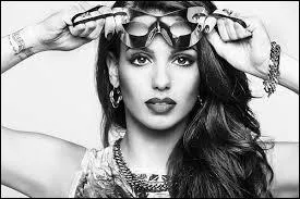 Tal fait un single avec les Little Mix dans son album  A l'infini .