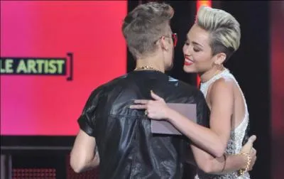 Je suis mga fan de Justin Bieber et de Miley Cyrus, je m'appelle :