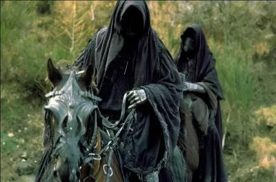 Autrefois, nous tions les 9,  prsent, nous sommes les nazguls, partisans de Sauron, nous tentons de nous emparer de l'anneau unique dans  Le Seigneur des Anneaux . Qui est notre chef ?