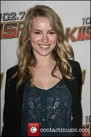 Comment s'appelle sa mre ?