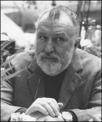 Je classe   Il tait une fois en Amrique   parmi mes films prfrs. Quel est le premier film de Sergio Leone ?