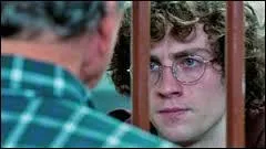 Pourquoi le pre de Kick-Ass est-il en prison ?