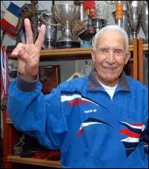 Juin : Né en Algérie en 1921, Alain Mimoun a toujours été extrêmement fier d'avoir apporté à la France une médaille d'or. Dans quelle épreuve et où l'a-t-il fait ?