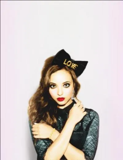 Avec qui forme-t-elle le groupe Little Mix ?