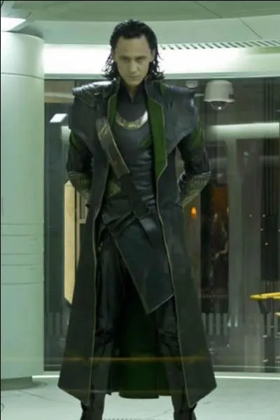 Dans The Avenger que vole Loky au SHIELD ?