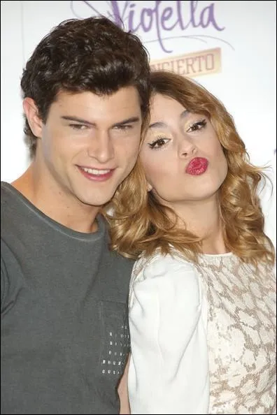 Qui tombe amoureux de Violetta dans la saison 2 ?