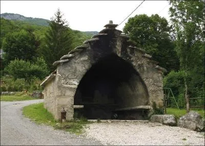 Que peut dsigner  une tuile  lorsque ce n'est pas un carreau de toit ni un vnement dsagrable ni un fromage de Flandre ?