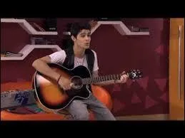 Qui chante dans la saison 1 entre Tu y Yo ?