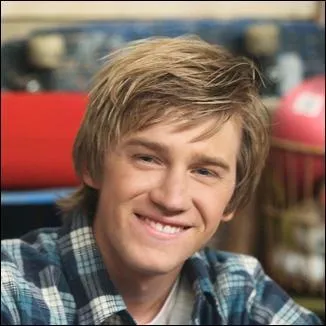 Dans quelle srie sur Disney Channel, Jason Dolley (P. J. ) a-t-il jou avant Bonne chance Charlie ?