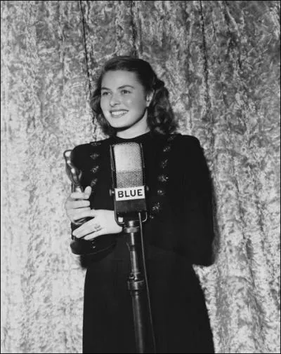 Quelle distinction honorifique dcerne par Hollywood a-t-elle reu  deux reprises, une premire fois en 1945 et une seconde fois en 1957 ?