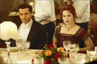 Pourquoi Rose tente-t-elle de se suicider  la rampe du bateau ?