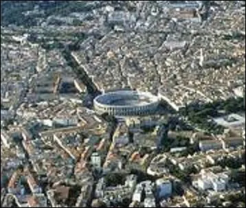 Dans quel pays devez-vous vous rendre pour visiter cette ville ?