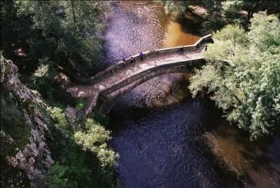 Quelle rivire du Morvan a creus les superbes gorges illustres par la photo ?