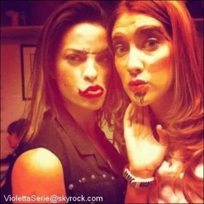 Quels personnages sont sur la photo ?