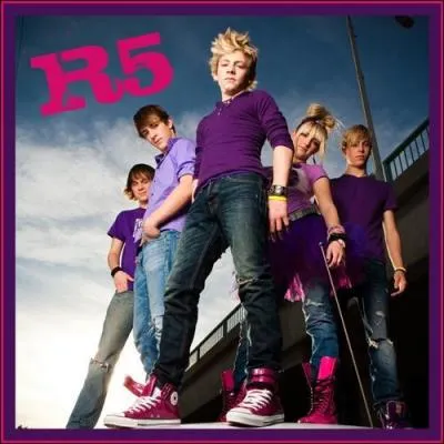 Qui crit les chansons des R5 ?