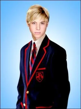 Comment se nomme le personnage de Glee qui est jou par Riker Lynch ?