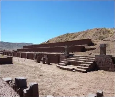 La pyramide d'Akapana se situe dans la plus grande ralisation pr-inca d'Amrique du sud : Tiwanaku. Dans quel pays doit-on aller pour la visiter ?