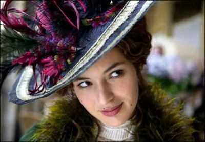 Comment s'appelle cette hrone de bande dessine culotte dessine par Tardi, d'abord, puis joue au cinma par Louise Bourgoin ?