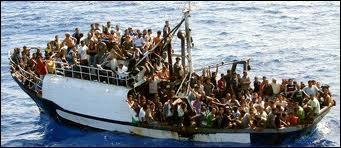 Octobre : Un bateau rempli d'Africains prend feu et chavire provoquant la mort de 366 personnes au large de Lampedusa. À quel pays appartient cette île ?