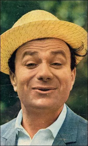 Que demande Fernand Raynaud au garon de caf dans un de ses inoubliables sketch ?