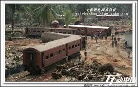 Combien de personnes sont mortes lors du draillement du Queen of the Sea, provoqu par le tsunami qui a dferl sur Telwatta (Sri Lanka) ?