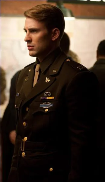 Qui joue le rle de Steve Rogers, alias Captain Amrica ?