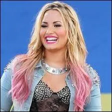 Comment se nomme la tourn�e qu'elle fera en 2014 ?