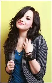 Est-elle ambassadrice pour des associations ?