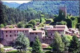 Je vous emmne voir les ruines du chteau de Pecheylard,  Lamastre. Cette commune rhnalpine se situe dans le dpartement ...