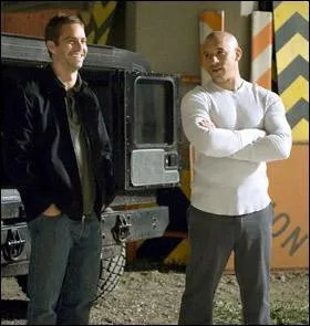 Dans quel pays les personnages sont-ils sur cette photo ?