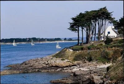 Combien de dpartements entourent le Morbihan ?