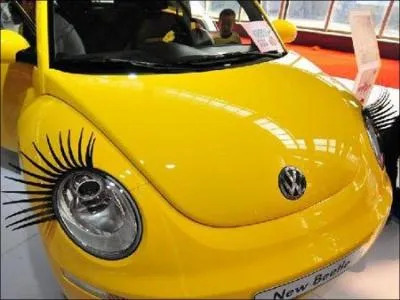 Quiz instructif :  Comment s'appelle le maquillage qu'on met au-dessus des yeux ?  