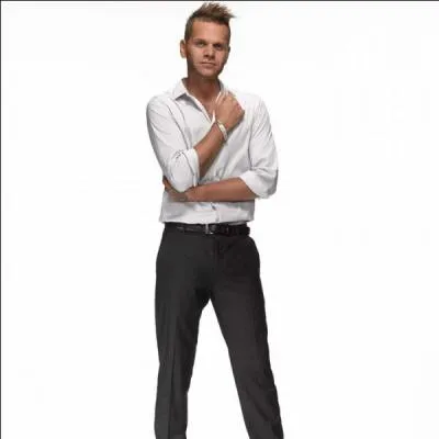 Quiz musique : Compltez la question :   Avant de faire carrire, Keen'v gagnait sa vie comme les gens normal .....  