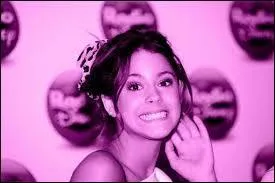 Violetta a un pre qui travaille dans  Danse avec les stars  mais en quelle langue ?