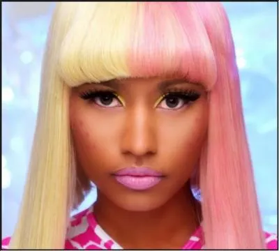 Qui chante  Super Bass  ?