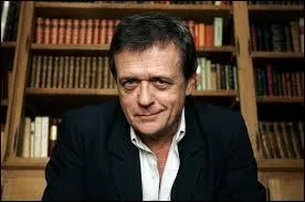 Le metteur en scne et ralisateur franais est dcd d'un cancer du poumon le 7 octobre dernier alors qu'il avait 68 ans.  La Reine Margot , son plus gros succs, lui a valu le prix du jury  Cannes en 1994. Qui est-ce ?