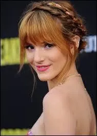 Dans quelle srie joue-t-elle ?