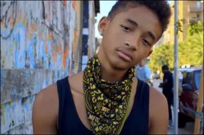  partir de la photo ci-jointe, quel est le nom de la chanson de ce clip ?