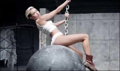 Dans lequel de ses clips Miley Cyrus s'affiche-t-elle nue sur une boule de dmolition ?