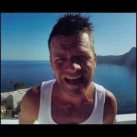 Cette chanson sent bon l't ! Il s'agit videmment de Keen'V en featuring avec Lorele B sur...