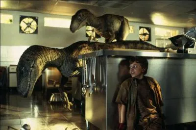 Aprs de multiples frayeurs, Alan Grant retrouve Ellie Sattler. Ils mettent les petits-enfants du milliardaire en scurit et repartent en urgence. Quelle surprise vont avoir les petits-enfants ?