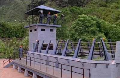 Peu aprs, le Professeur Alan Grant demande  ce qu'on le conduise prs de la clture qui enferme un vlociraptor. Quel animal donne-t-on  manger  ce dinosaure sous les yeux du professeur Grant ?