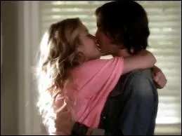 Qui Hanna embrasse-t-elle sur cette photo ?