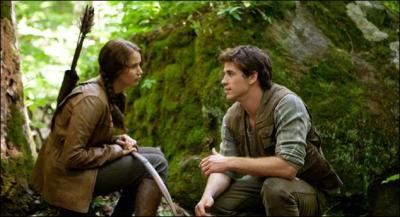 Dans le livre, o Gale embrasse-t-il Katniss ?