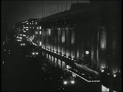 Dans quelle ville se droule intgralement l'intrigue de  Agent secret  ?