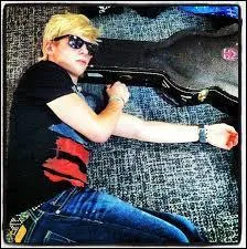 De quels instruments sait-il jouer ?