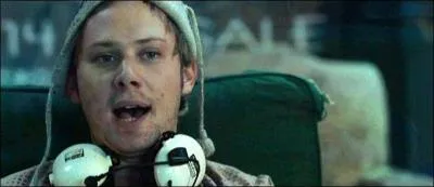 Dans Stay Alive, comment meurt Phineus, le frre d'October ?