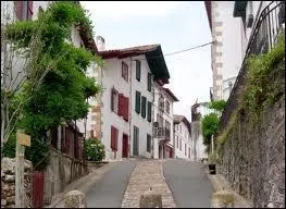 Pour finir, nous partons dans une des Plus Beaux Villages de France. Nous allons visiter le village aquitain de Sare, situ dans le dpartement ...